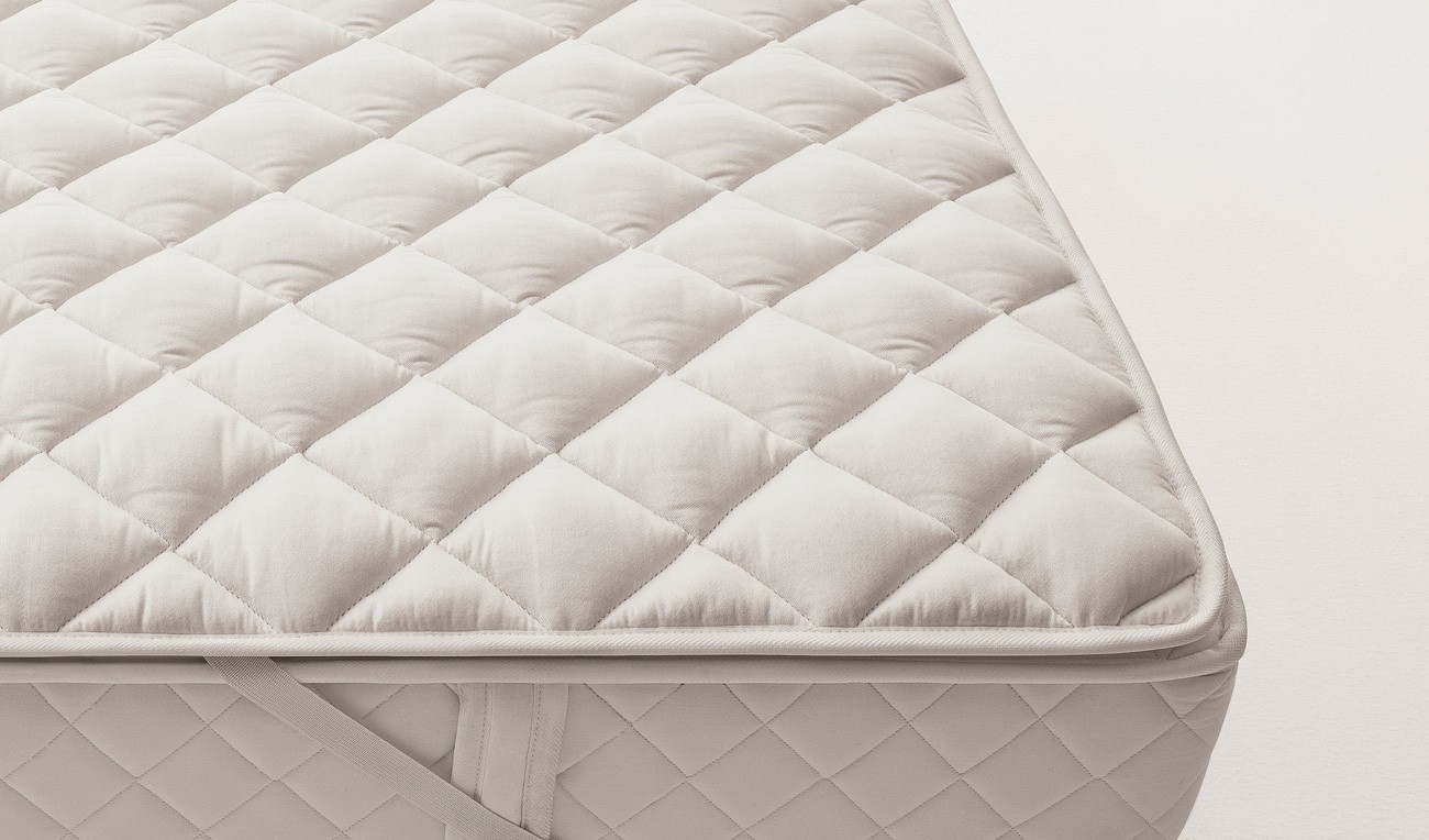 Poliform_coordinati_letto_03F_RIVESTIMENTI_Topper_1300x764px 1