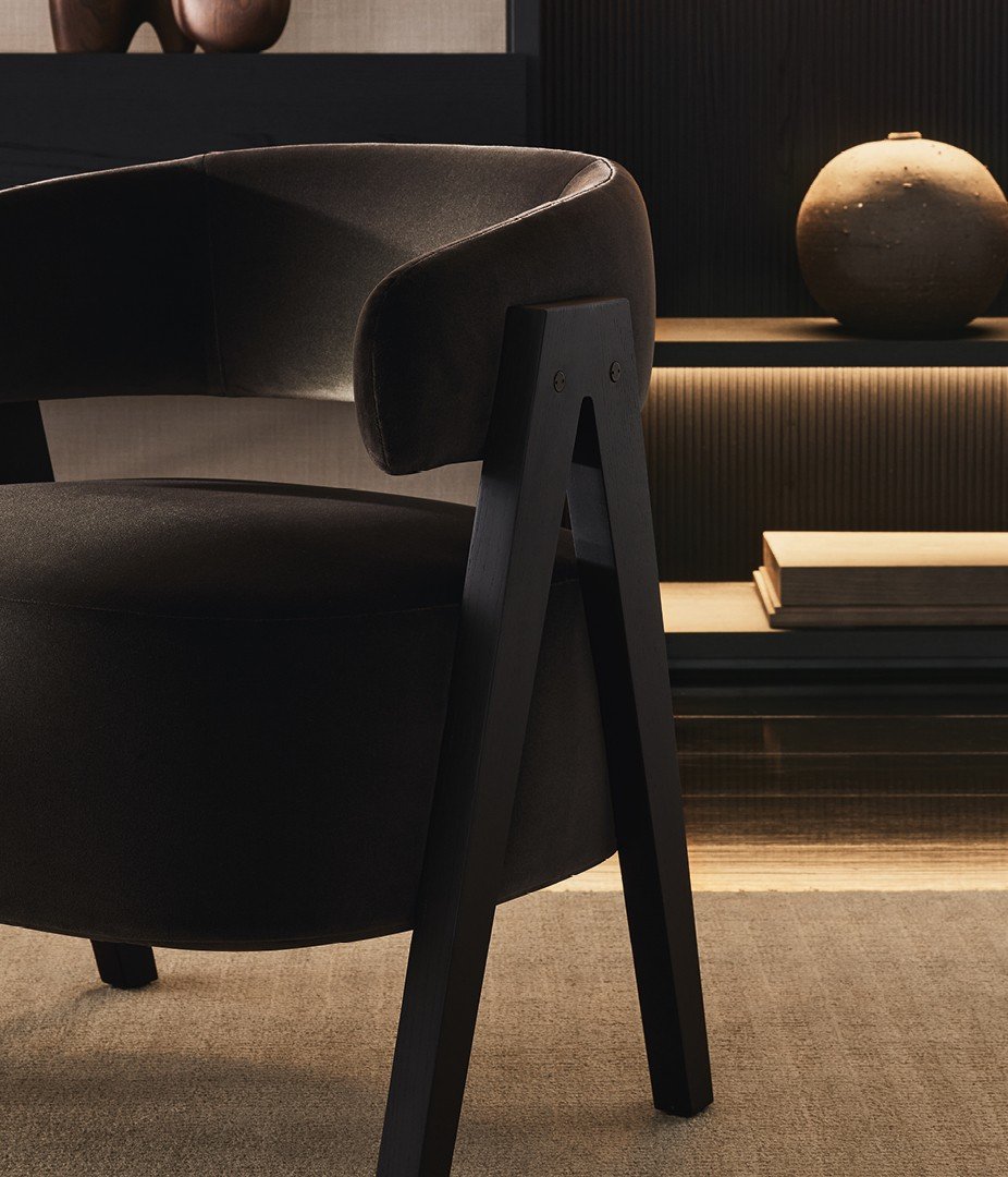 Poliform_armchairs_LOAI_2025_926x1080px_2 Poliform_armchairs_LOAI_2025_926x1080px_2