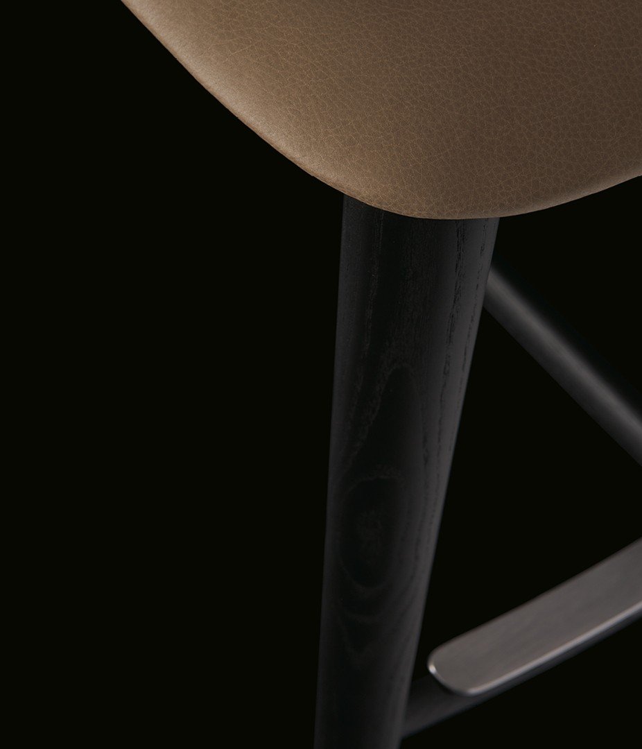 Poliform_stool_CURVE_926x1080px_01